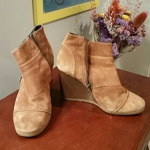 Tan Suède J. Crew Wedge Booties